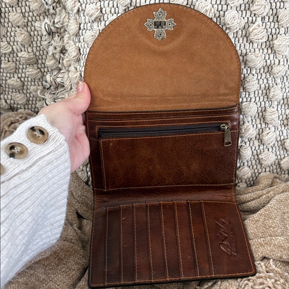 Patricia Nash leather turn lock large wallet - Picture 7 of 7